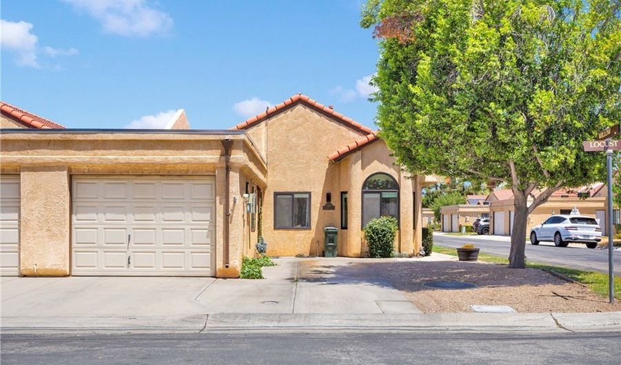 11635 W Locust Ln, Apple Valley, CA 92308 - 2 Beds, 2 Bath