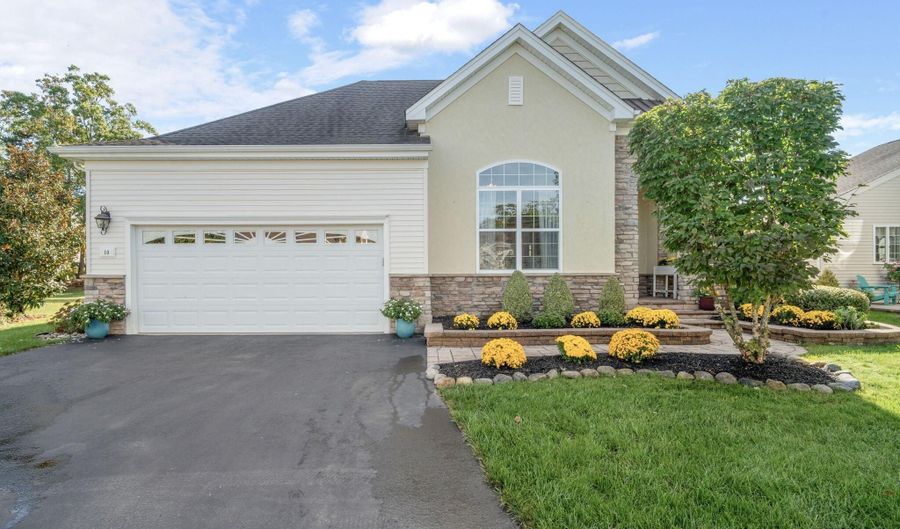 10 CHAPEL HILL Ct, Barnegat, NJ 08005 - 2 Beds, 3 Bath