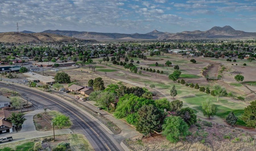 1009 N Loop Rd, Alpine, TX 79854 - 3 Beds, 3 Bath