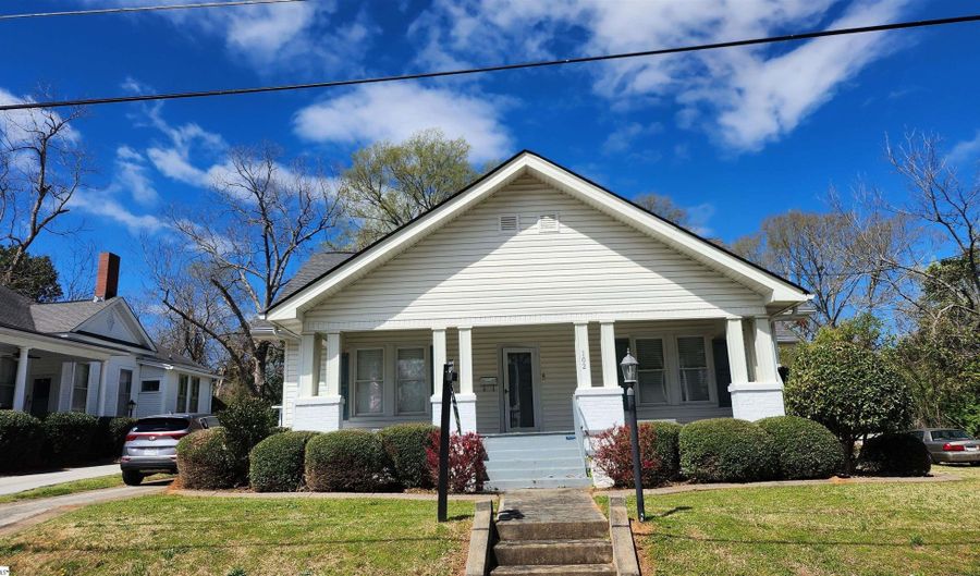 102 Wardlaw St, Abbeville, SC 29620 - 3 Beds, 2 Bath