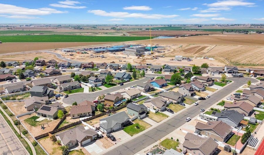 118 Linden Oaks Dr, Ault, CO 80610 - 3 Beds, 3 Bath