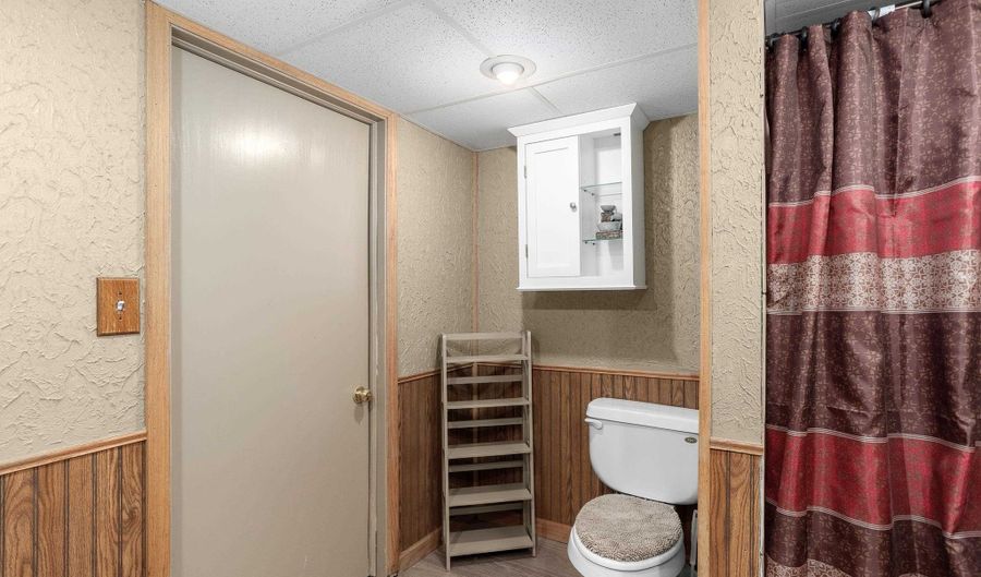 1124 W HAWES Ave, Appleton, WI 54914 - 3 Beds, 2 Bath