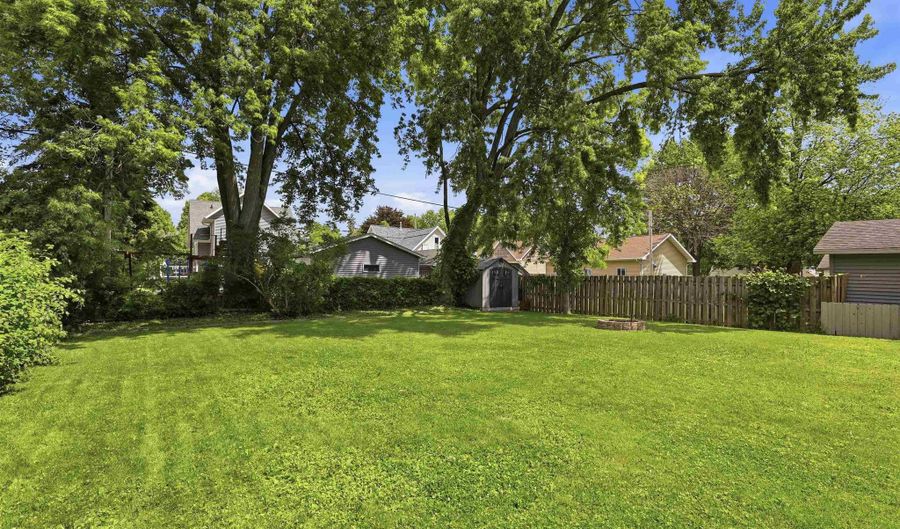 1126 W HARRIS St, Appleton, WI 54914 - 3 Beds, 2 Bath