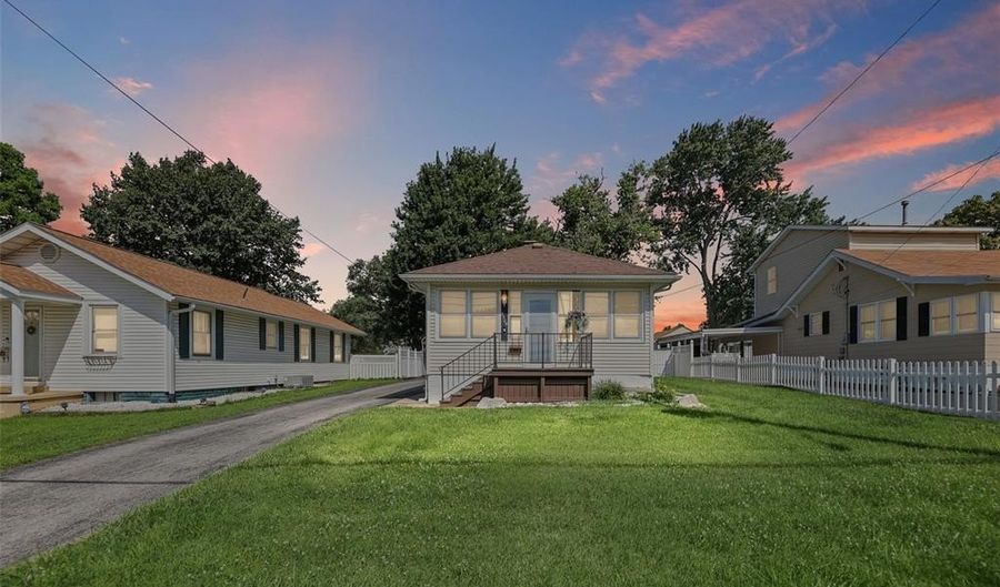 3504 Omega St, Alton, IL 62002 - 2 Beds, 1 Bath