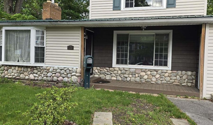 124 N Madison, Adrian, MI 49221 - 3 Beds, 2 Bath