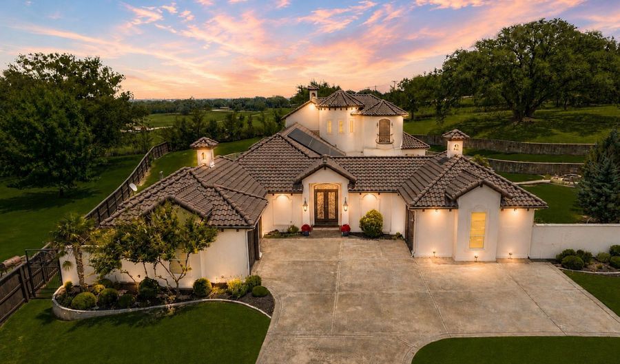 203 Links Ct, Aledo, TX 76008 - 5 Beds, 6 Bath