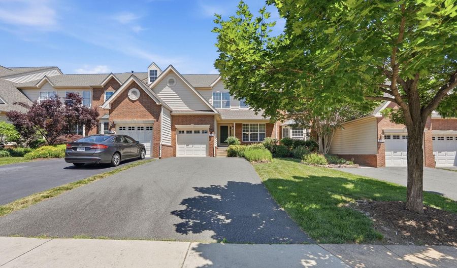 43612 DUNHILL CUP Sq, Ashburn, VA 20147 - 3 Beds, 3 Bath