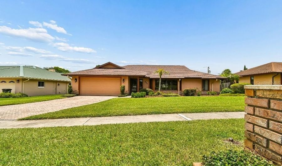 507 FERNWOOD Dr, Altamonte Springs, FL 32701 - 4 Beds, 2 Bath