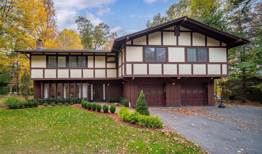 4 Ayr Ct, Airmont, NY 10901 - 4 Beds, 3 Bath