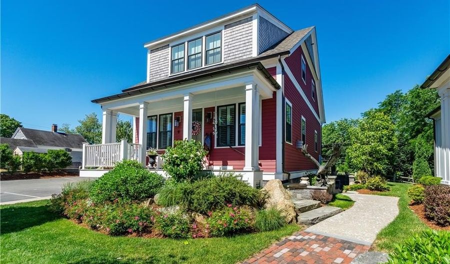 15 Castle St 9, East Greenwich, RI 02818 - 4 Beds, 4 Bath