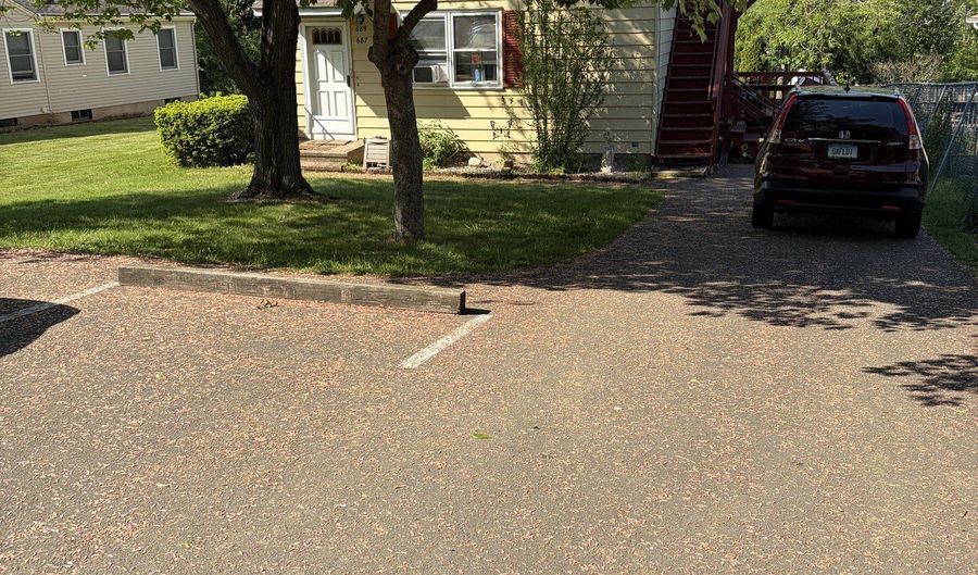 687-689 W Main St, Branford, CT 06405 - 6 Beds, 2 Bath