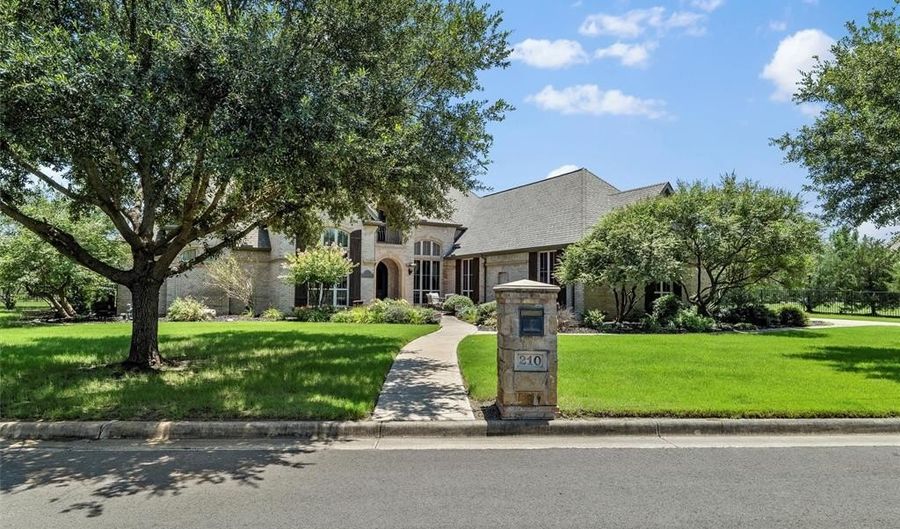 210 Augusta Ct, Aledo, TX 76008 - 4 Beds, 6 Bath