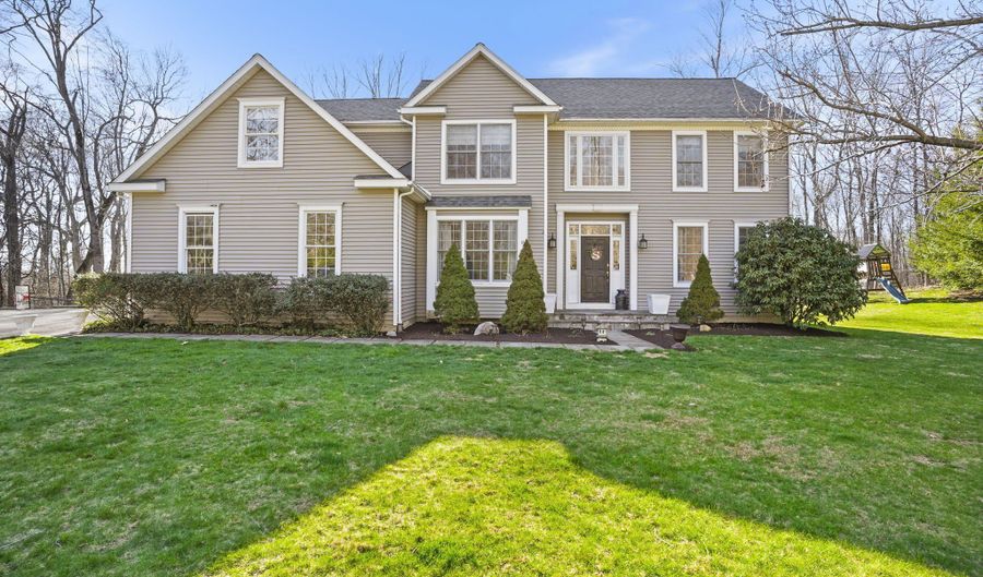 16 N Beech Tree Rd, Brookfield, CT 06804 - 4 Beds, 3 Bath
