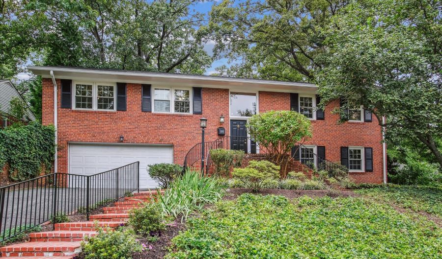2322 S PIERCE St S, Arlington, VA 22202 - 5 Beds, 3 Bath