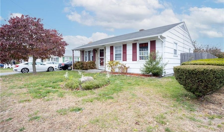 270 Woodward Ave, East Providence, RI 02914 - 3 Beds, 1 Bath
