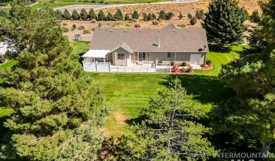 106 Country Club Dr, Jerome, ID 83338 - 3 Beds, 2 Bath