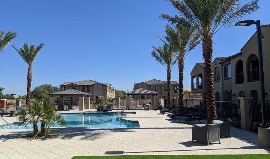 155 N LAKEVIEW Blvd 215, Chandler, AZ 85225 - 3 Beds, 2 Bath