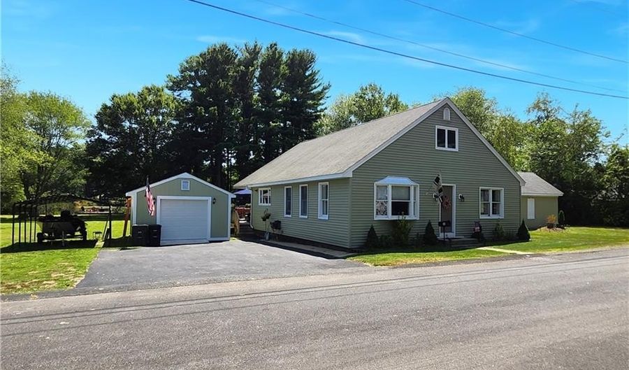 30 Twin Lakes Ave, Coventry, RI 02816 - 2 Beds, 2 Bath