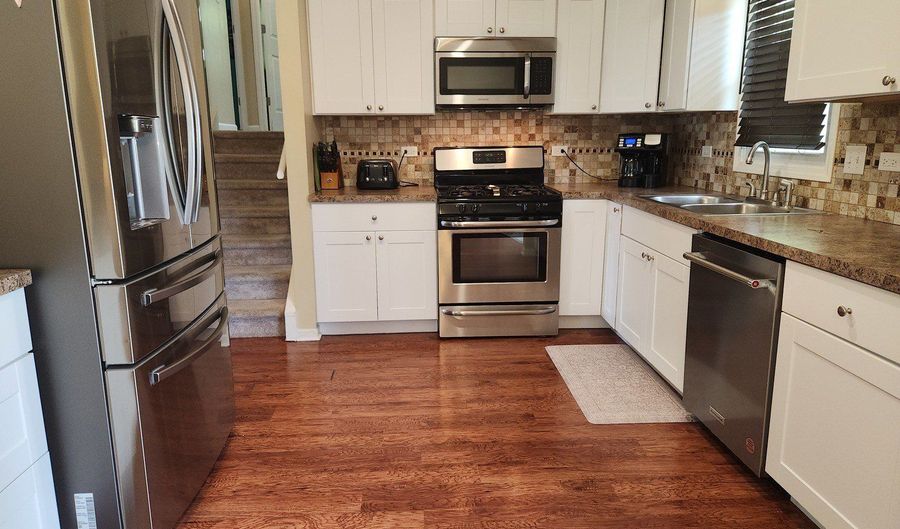 305 North Ave, Antioch, IL 60002 - 3 Beds, 3 Bath