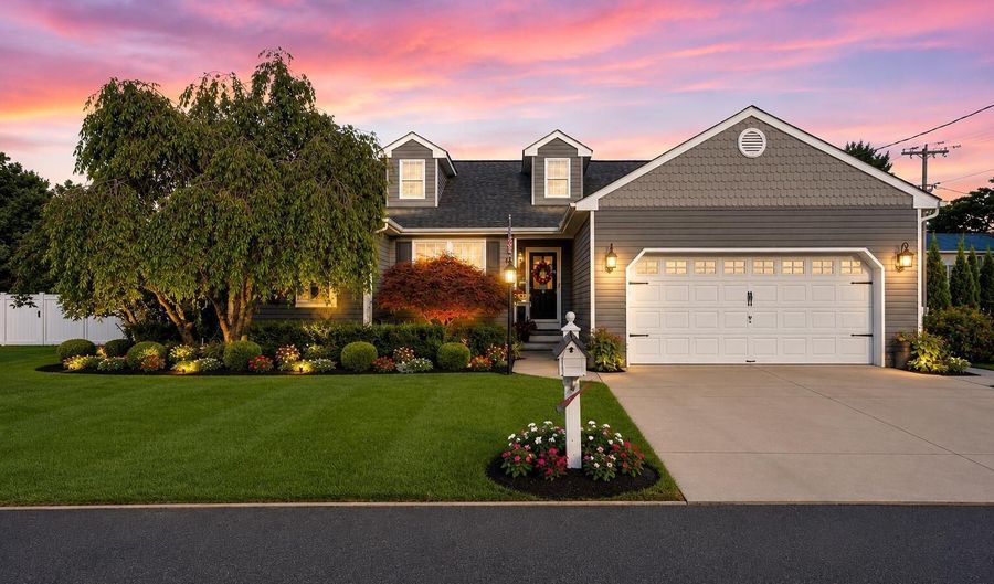 653 Neptune Ave, Beachwood, NJ 08722 - 3 Beds, 2 Bath
