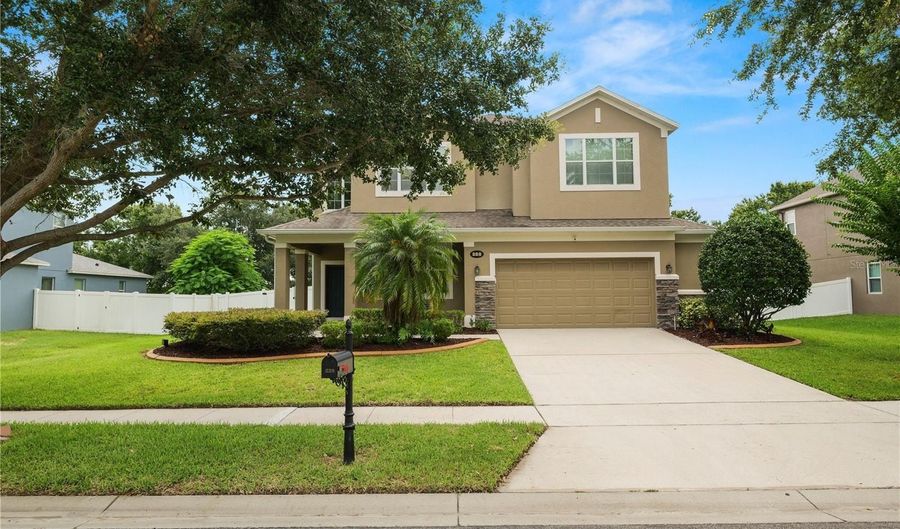 228 MAGNETA Loop, Auburndale, FL 33823 - 5 Beds, 4 Bath