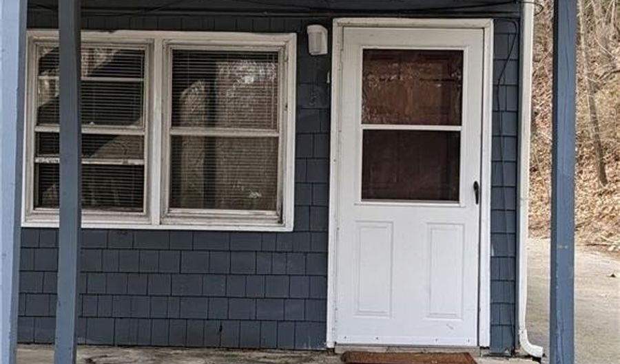 33 Gadoury Ave 5, Coventry, RI 02816 - 2 Beds, 1 Bath
