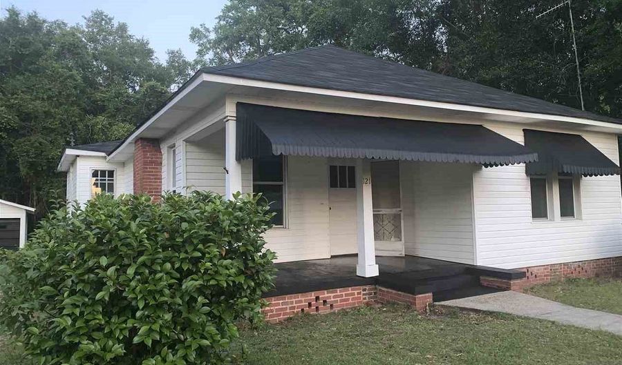 121 Simmons St, Andalusia, AL 36420 - 3 Beds, 2 Bath