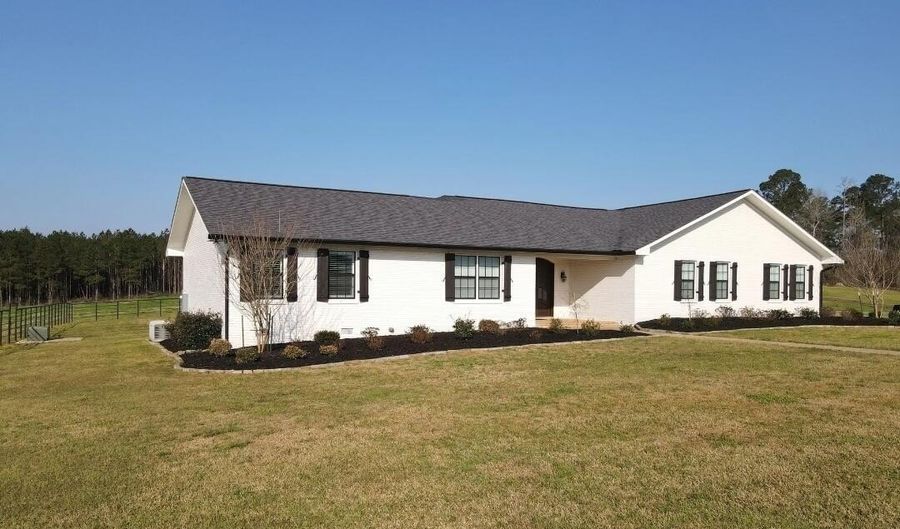 612 U.s. 51, Bogue Chitto, MS 39629 - 4 Beds, 4 Bath