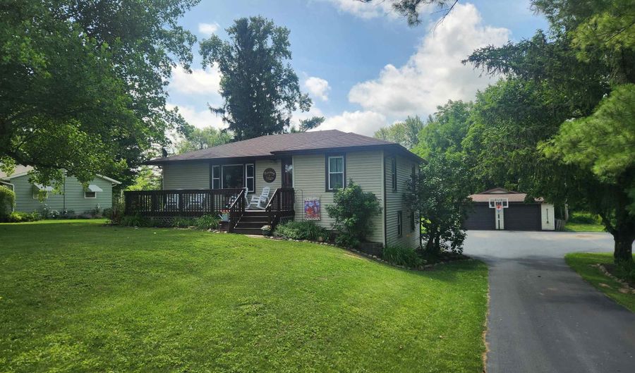 11029 Arcola Rd, Arcola, IN 46704 - 4 Beds, 2 Bath