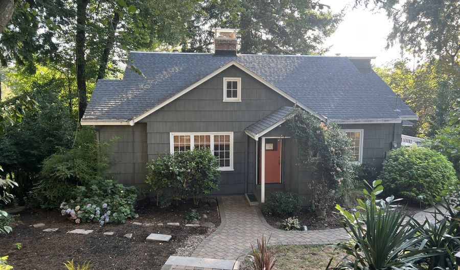 2600 SE LAKEWOOD Dr, Milwaukie, OR 97222 - 5 Beds, 4 Bath