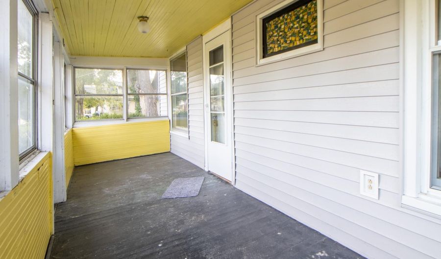 300 N Harshbarger St, Abingdon, IL 61410 - 1 Beds, 1 Bath