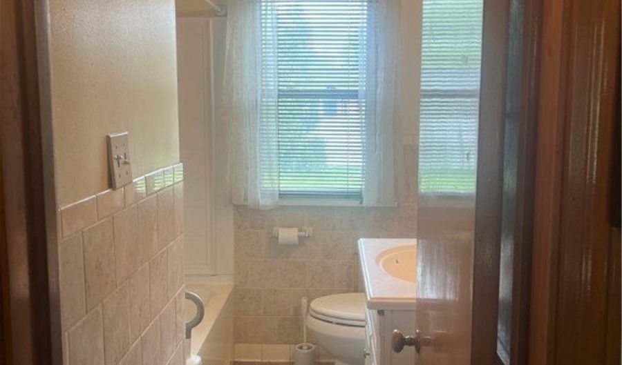 2517 W 8th St, Ashtabula, OH 44004 - 2 Beds, 1 Bath