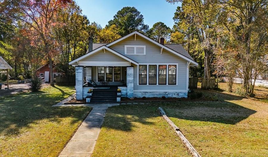135 Panola, Batesville, MS 38606 - 4 Beds, 2 Bath