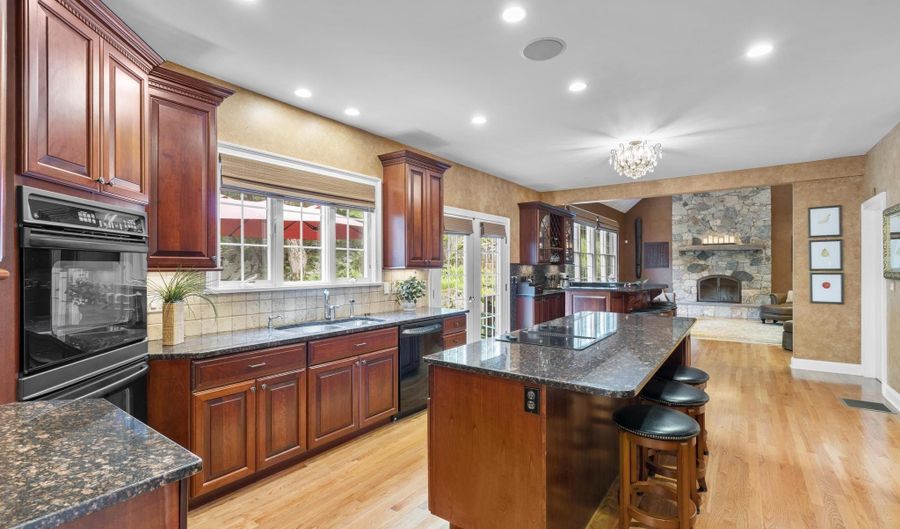 12 Logans Way, Danbury, CT 06811 - 4 Beds, 4 Bath