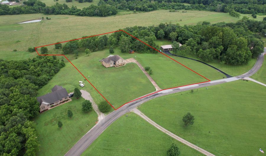 19529 Lawrence 2152, Aurora, MO 65605 - 4 Beds, 4 Bath