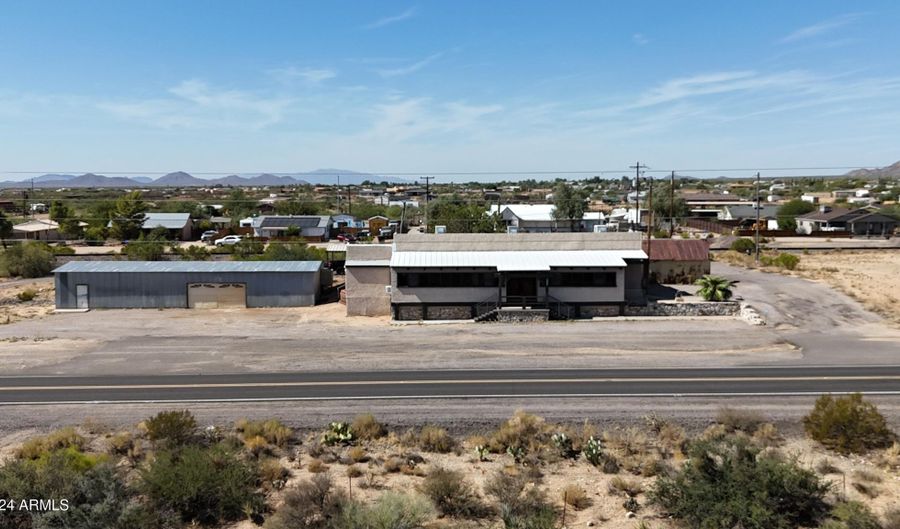 27280 S STATE ROUTE 89 Hwy, Congress, AZ 85332 - 2 Beds, 3 Bath