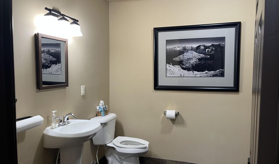 725 NW Broadway St, Bend, OR 97703 - 0 Beds, 0 Bath