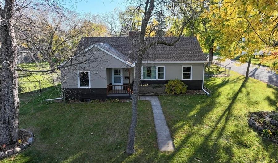1019 Ash St, Alexandria, MN 56308 - 3 Beds, 2 Bath