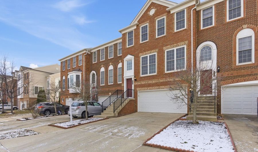 42904 BITTNER Sq, Ashburn, VA 20148 - 4 Beds, 4 Bath