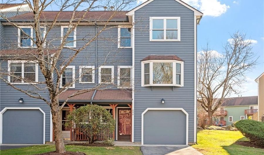 200 Heroux Blvd 606, Cumberland, RI 02864 - 2 Beds, 2 Bath