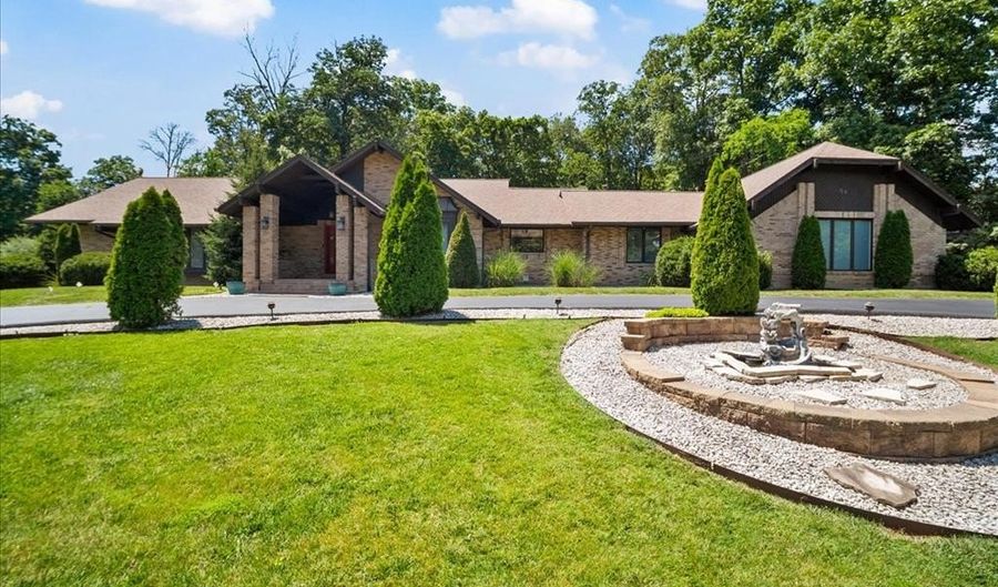 59 Meadowbrook Country Club Estates Drive Est, Ballwin, MO 63011 - 5 Beds, 6 Bath