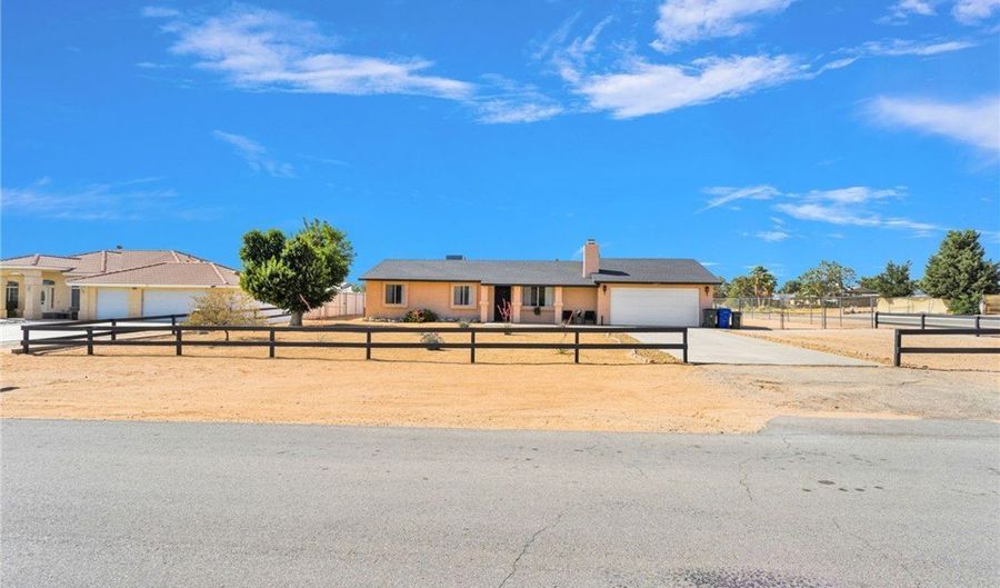 22672 El Centro Rd, Apple Valley, CA 92307 - 3 Beds, 2 Bath