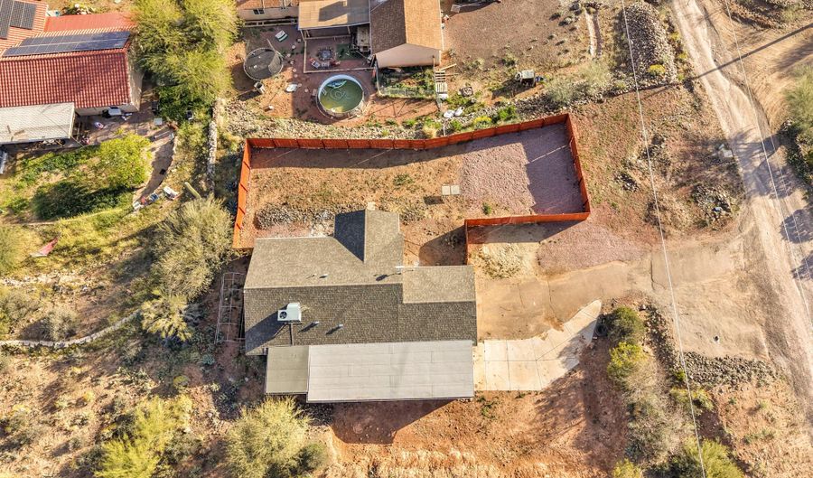 33665 S INCLINE Dr, Black Canyon City, AZ 85324 - 3 Beds, 2 Bath