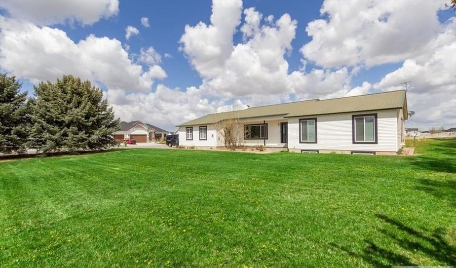 1987 47th St, Ammon, ID 83401 - 6 Beds, 4 Bath