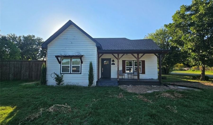 202 S Trappier St, Alvord, TX 76225 - 3 Beds, 2 Bath