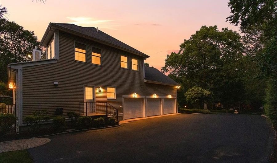 19 Cassandra Ln, North Kingstown, RI 02852 - 5 Beds, 4 Bath