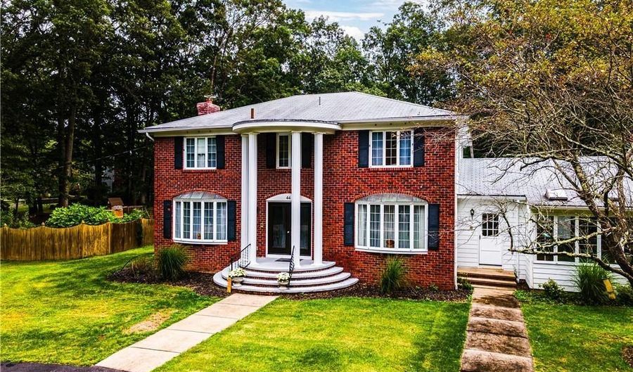 44 Heritage Dr, Warwick, RI 02818 - 4 Beds, 3 Bath
