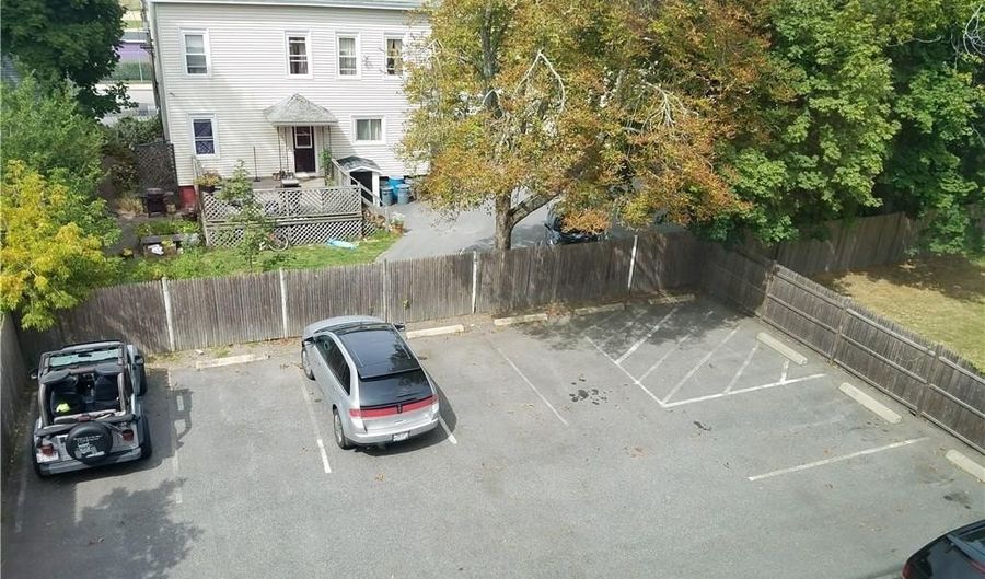 3 Bay View Ave 3, Bristol, RI 02809 - 2 Beds, 1 Bath