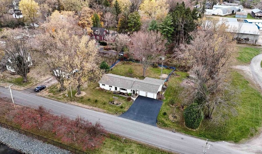 235 School St, Amherst, WI 54406 - 3 Beds, 1 Bath