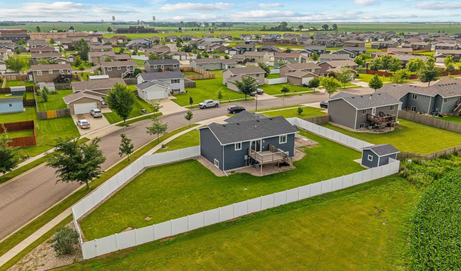 2020 S Lawson St, Aberdeen, SD 57401 - 4 Beds, 2 Bath